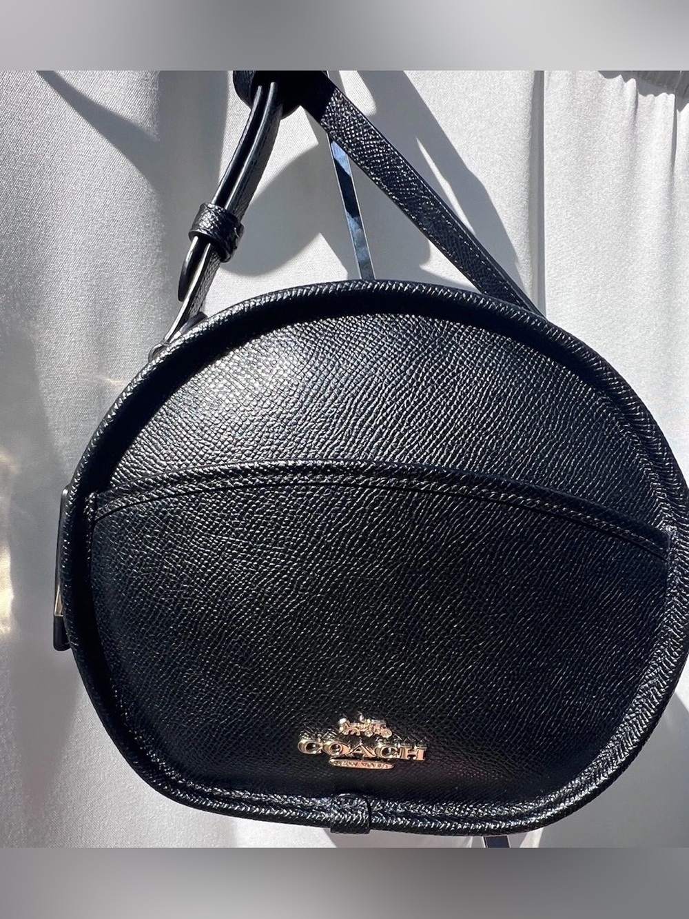 Coach Canteen Round Crossbody Re-edition Crossgrain Black/Gold F75516
